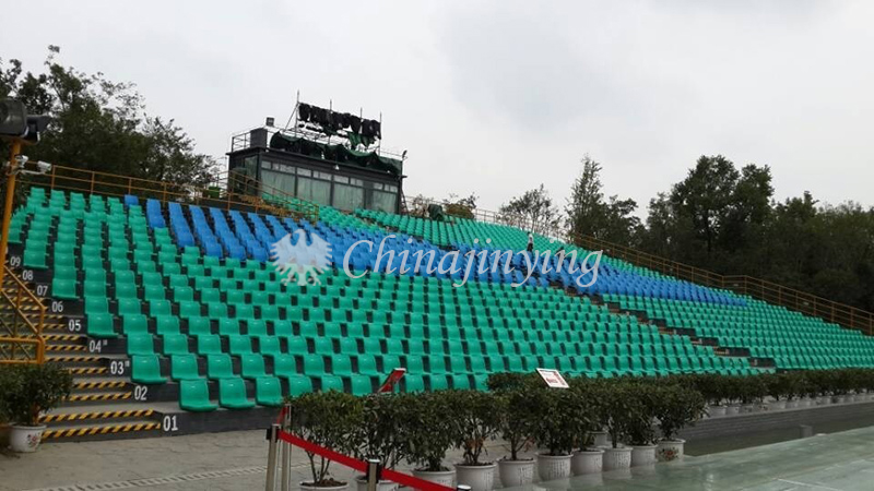 Seats in Yangzhou Slender West Lake Scenic Spot